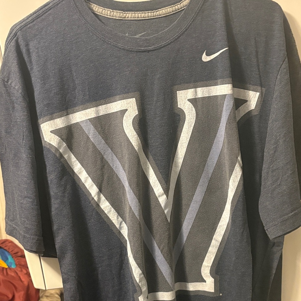 Nike Men's Dark Blue Graphic Tee
